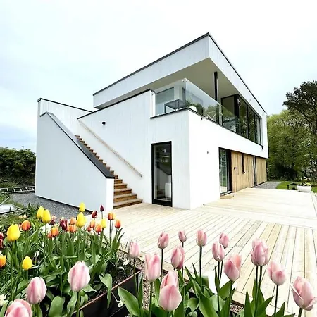 Architect-designed Near Ons Villaer *
